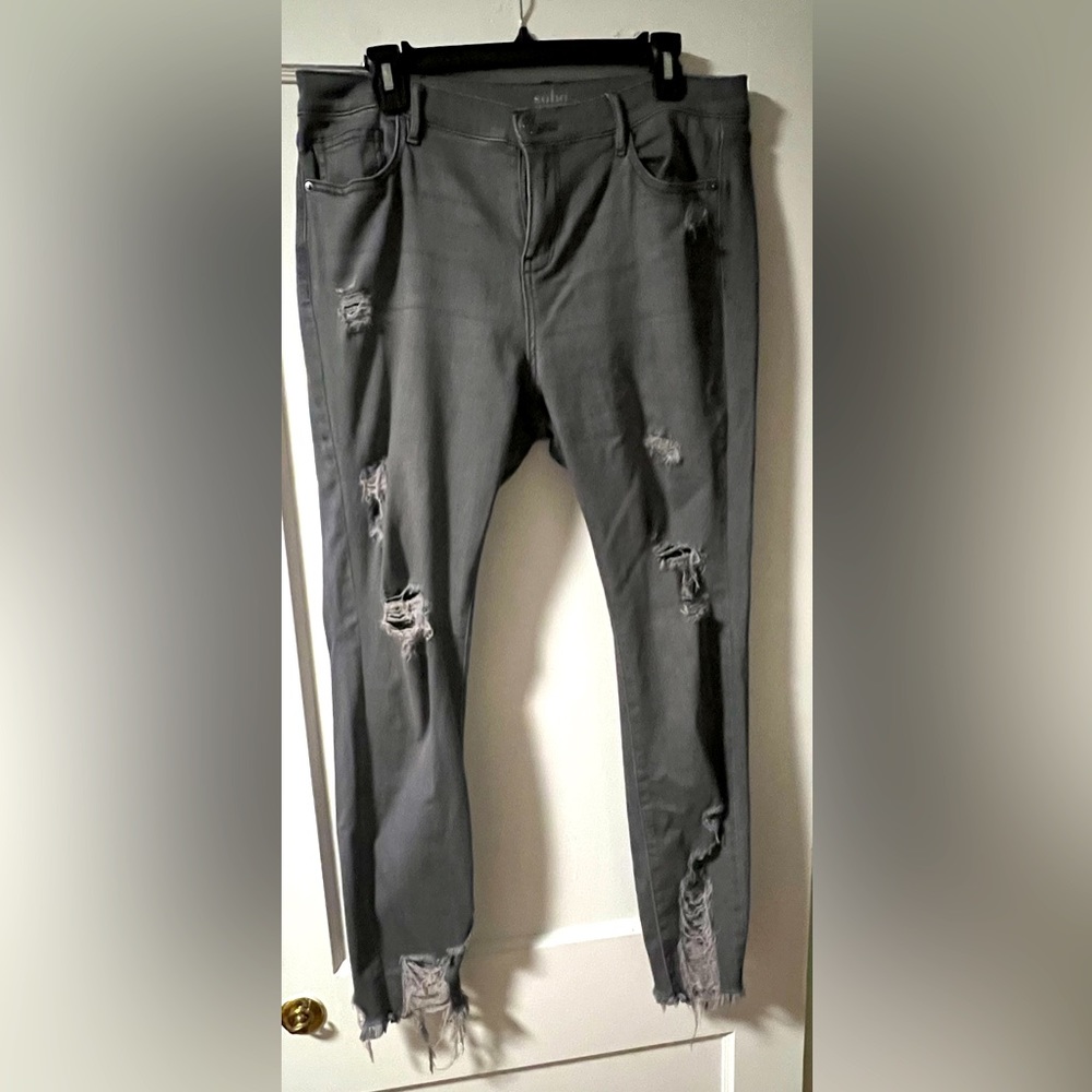 Distressed skinny jeans